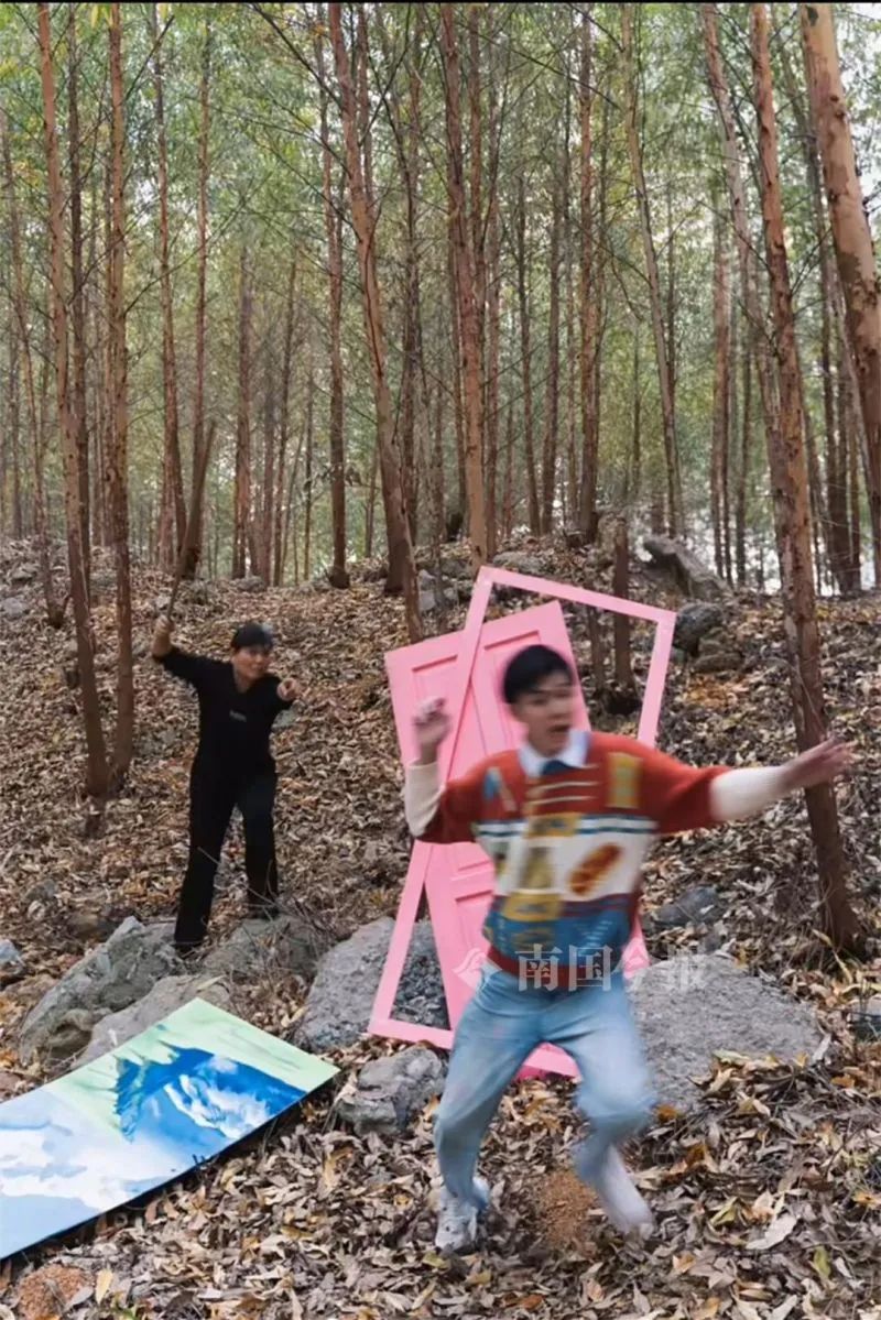 DƬ